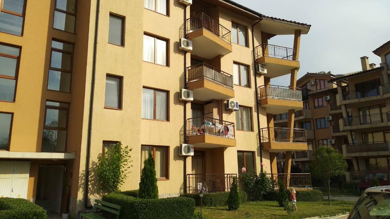 Nestinarka Complex - Emili Apartment Царево Екстериор снимка